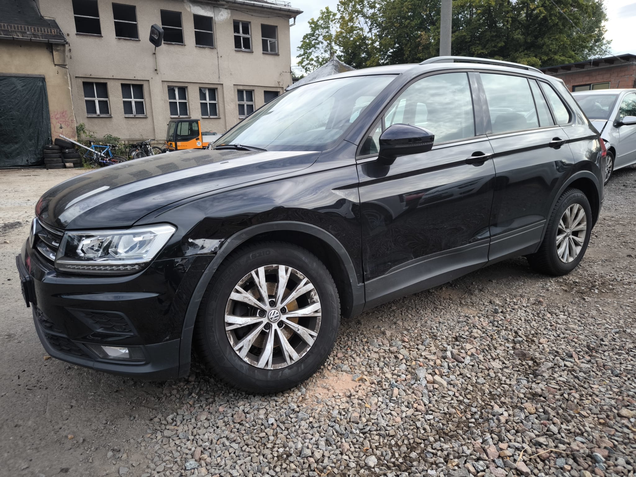 Beschädigten VW Tiguan SUV mit Reparaturstau in Ulm verkaufen
