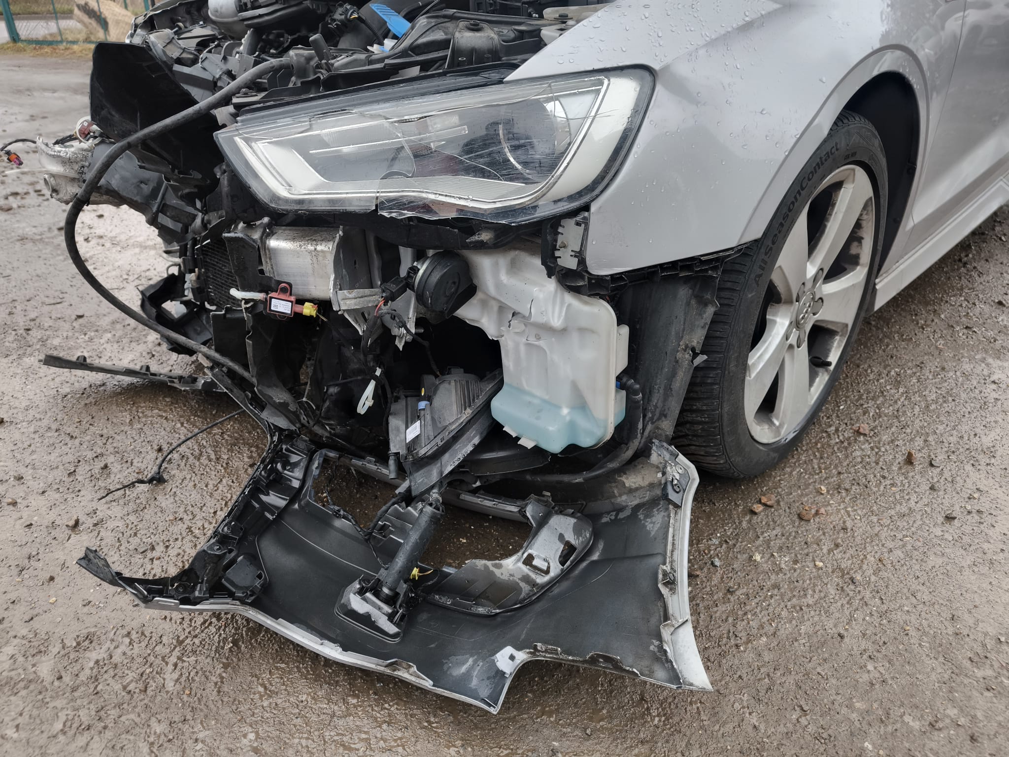 Stark beschädigten Audi mit Frontschaden in Ulm als Unfallwagen verkaufen