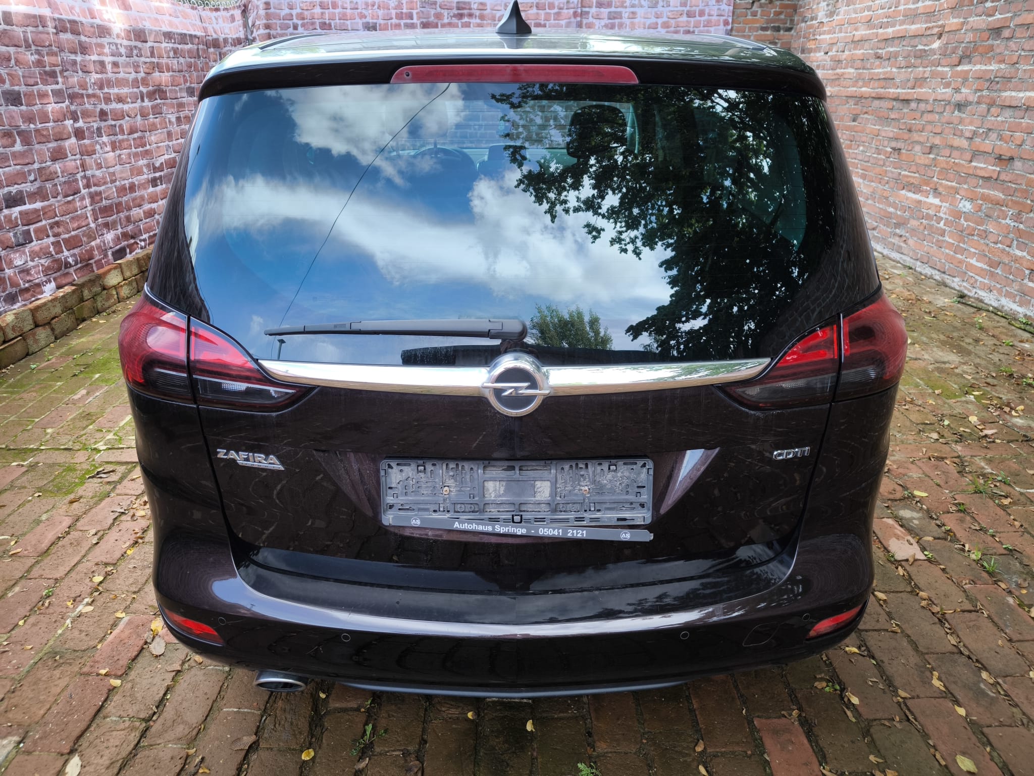 Opel Zafira Tourer aus Velbert nach dem Ankauf als Beispiel wie Halter ihr Auto unkompliziert verkaufen können