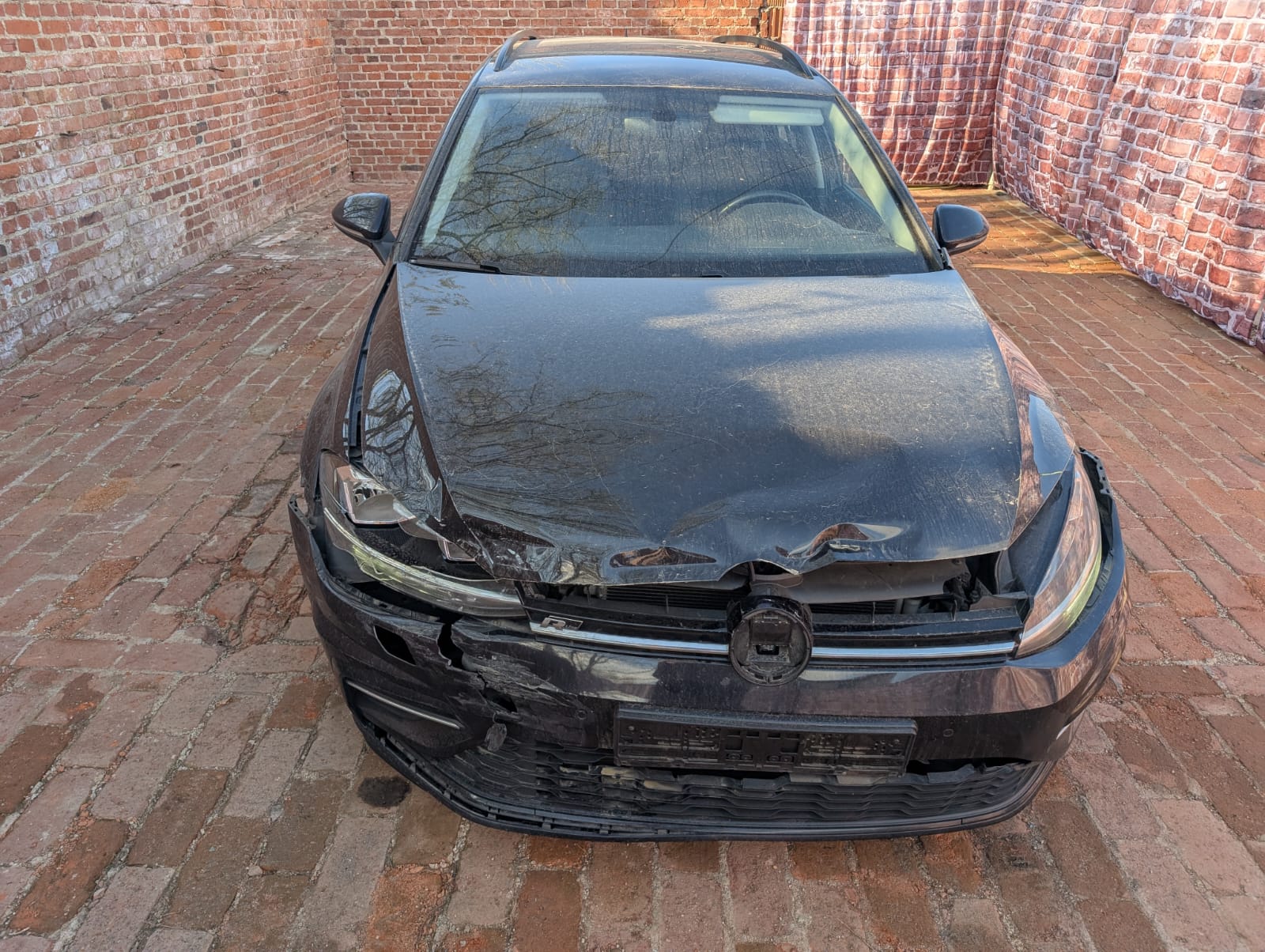 Beschädigten VW Golf mit Frontschaden nach Unfall in Velbert verkaufen