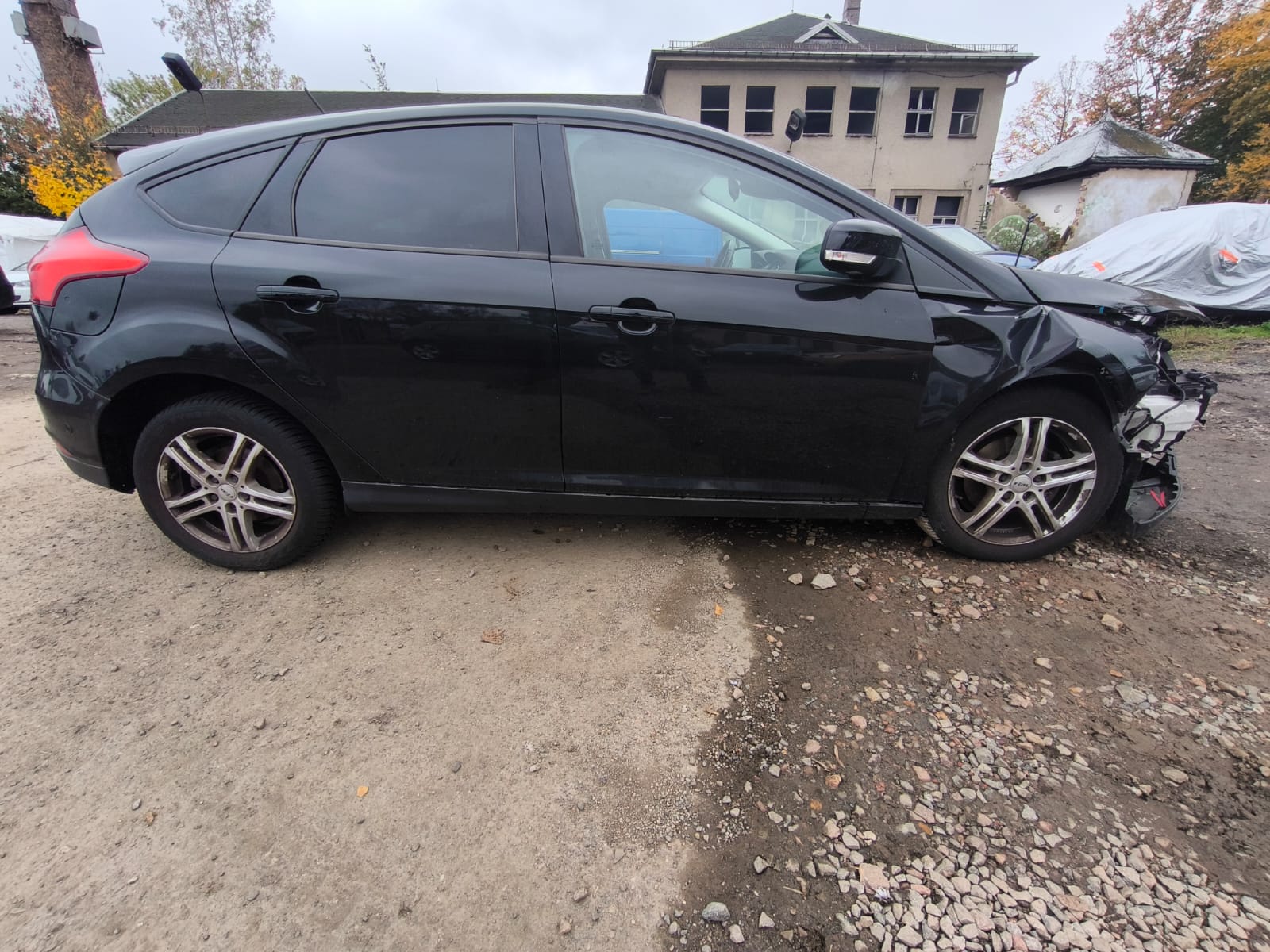 Ford Focus mit starkem Frontschaden nach Unfall in Viernheim verkaufen