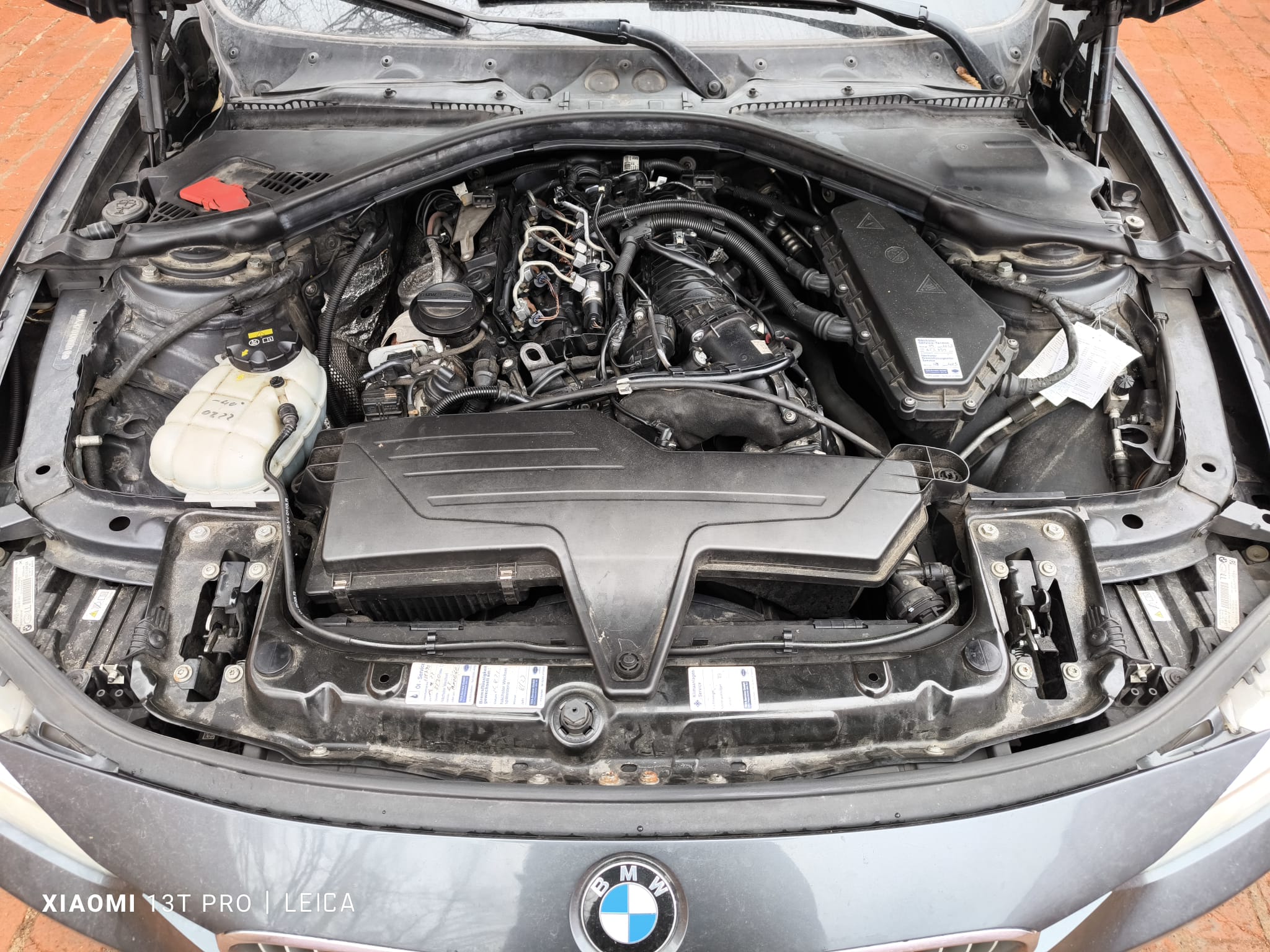 BMW mit geöffneter Motorhaube und defektem Motor in Villingen-Schwenningen verkaufen