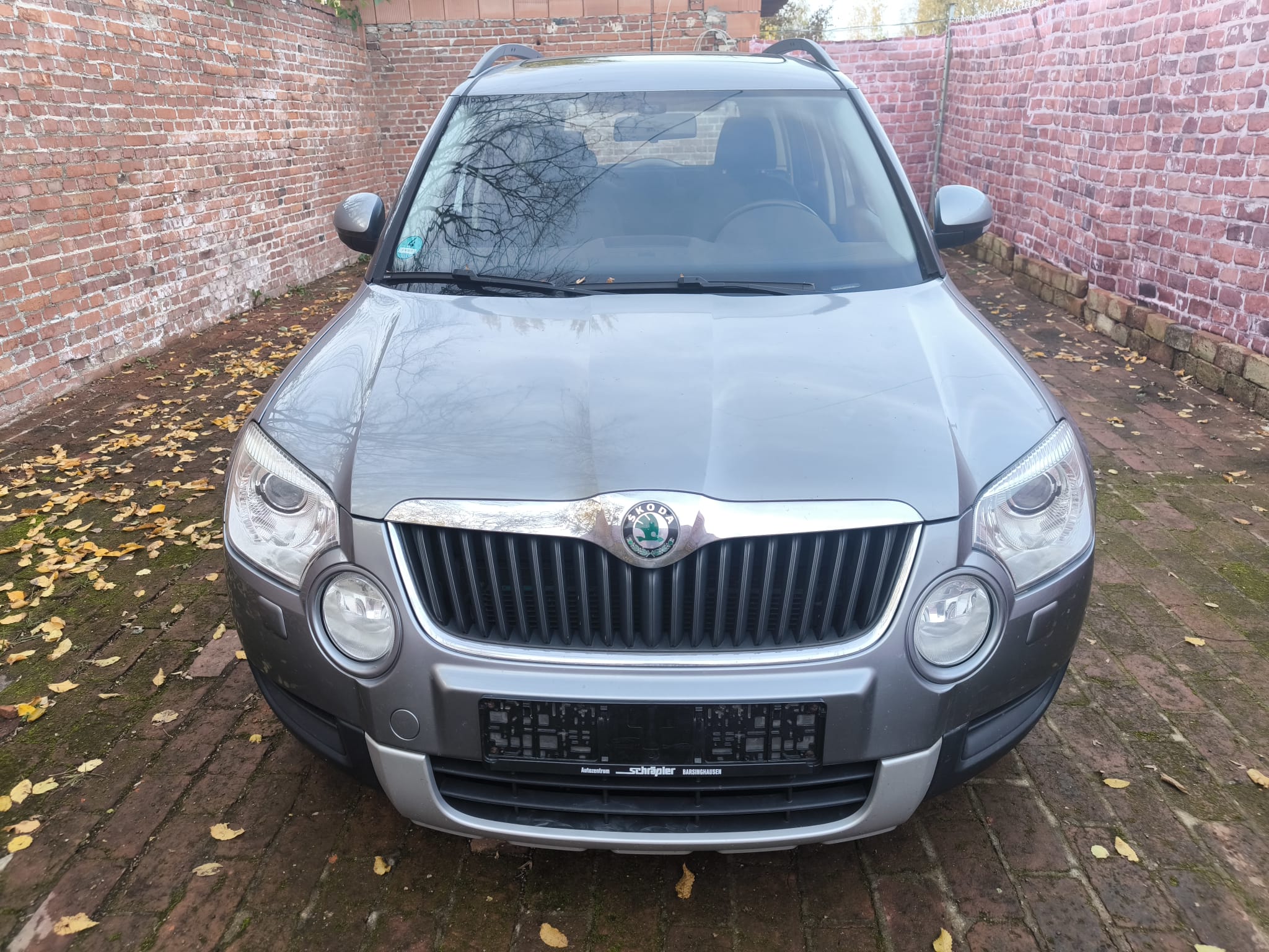 Skoda Yeti SUV mit Motorschaden in Völklingen erfolgreich verkauft und für realistische Bewertung des defekten Motors fotografiert