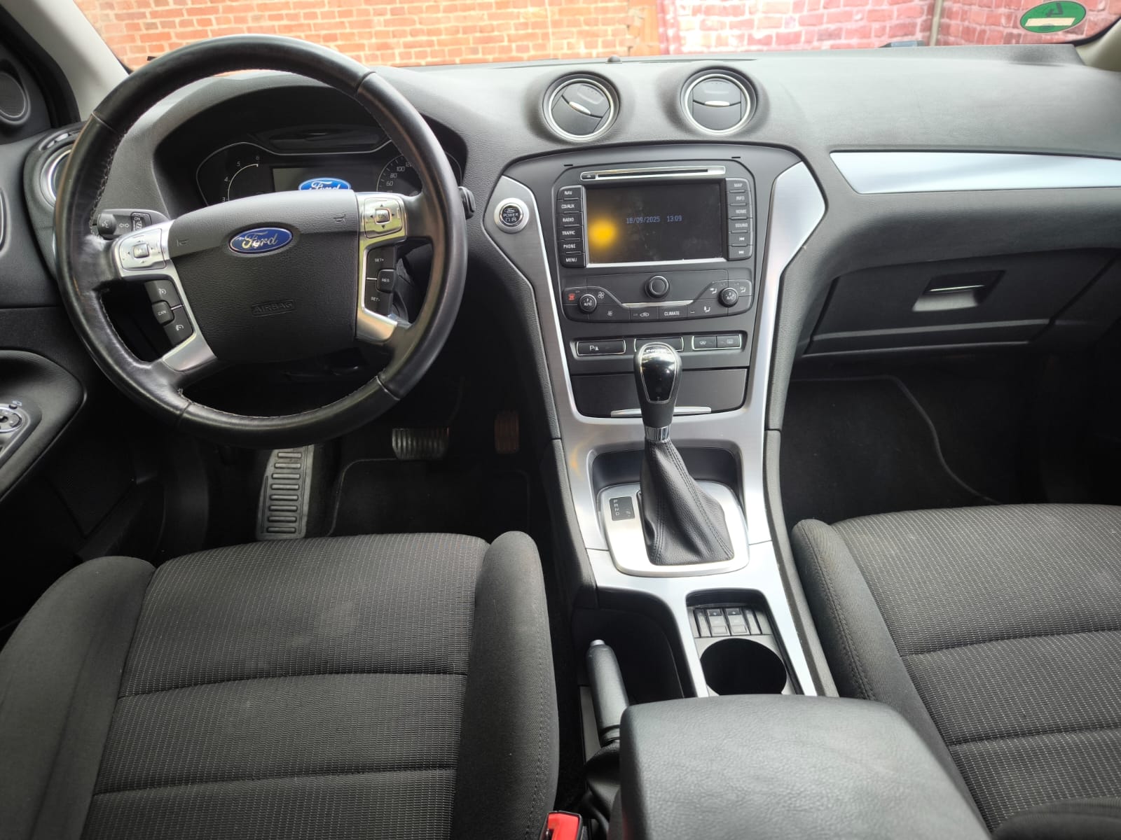 Ford Mondeo Innenraum in Völklingen an professionellen Autoankäufer verkaufen