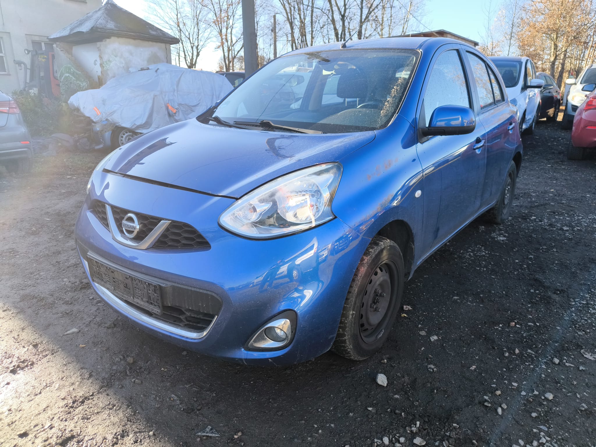 Blauer Nissan Micra als verunfalltes Auto in Wedel erfolgreich verkauft