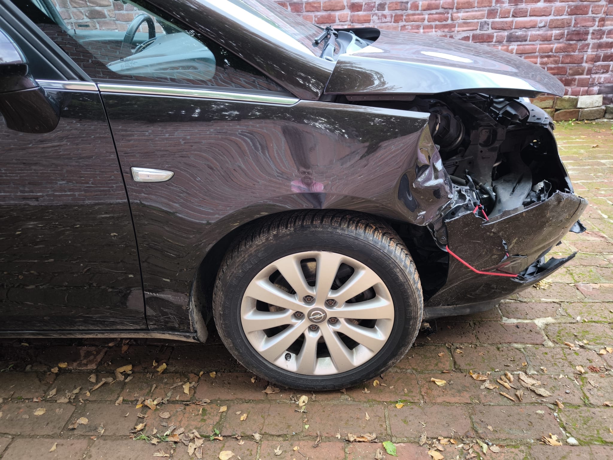 Stark beschädigtes Mazda Unfallauto nach Frontschaden in Wedel verkaufen