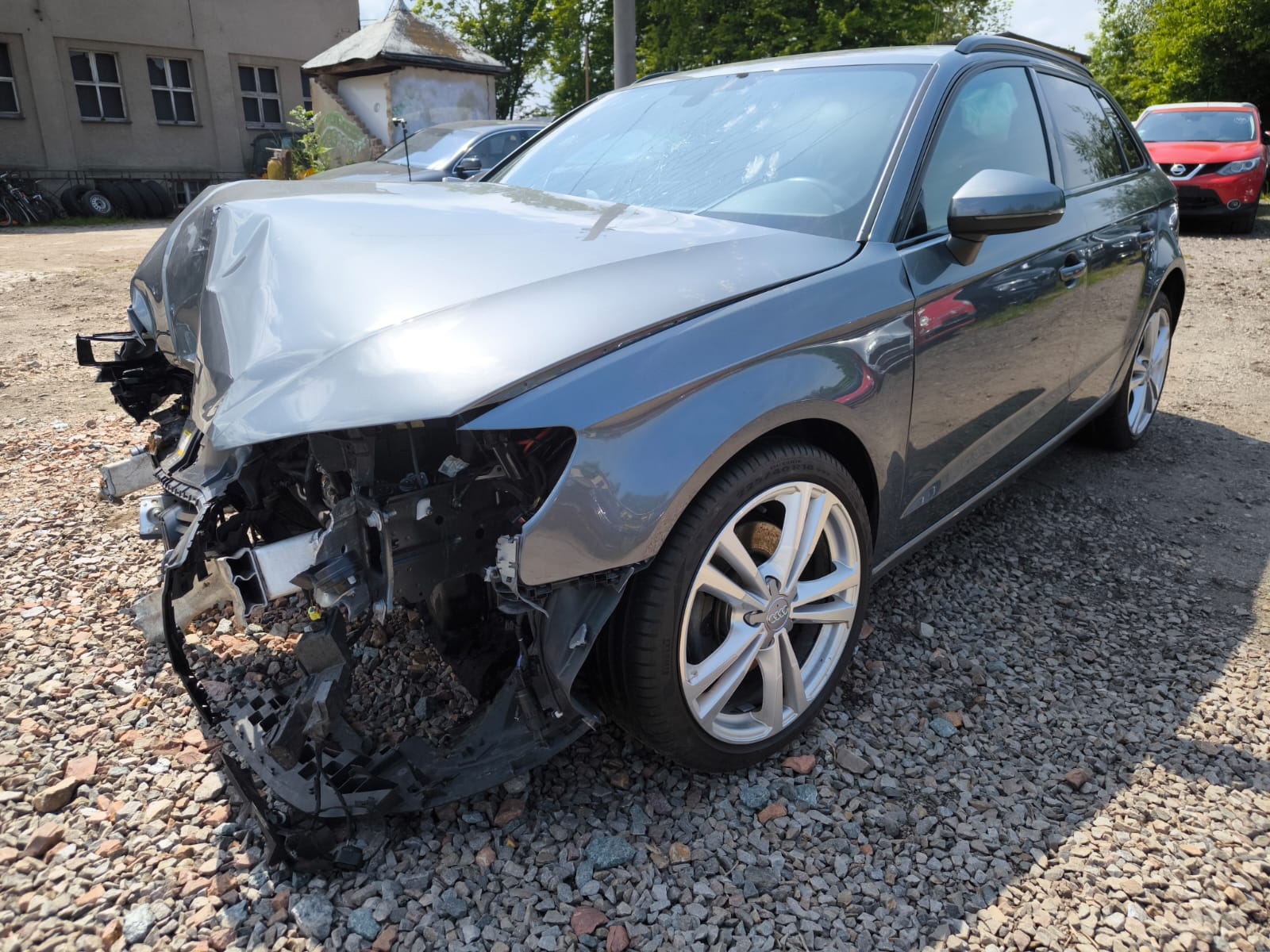 Audi A3 Unfallwagen mit Getriebeschaden in Weimar verkaufen und kostenlose Abholung im Stadtgebiet nutzen