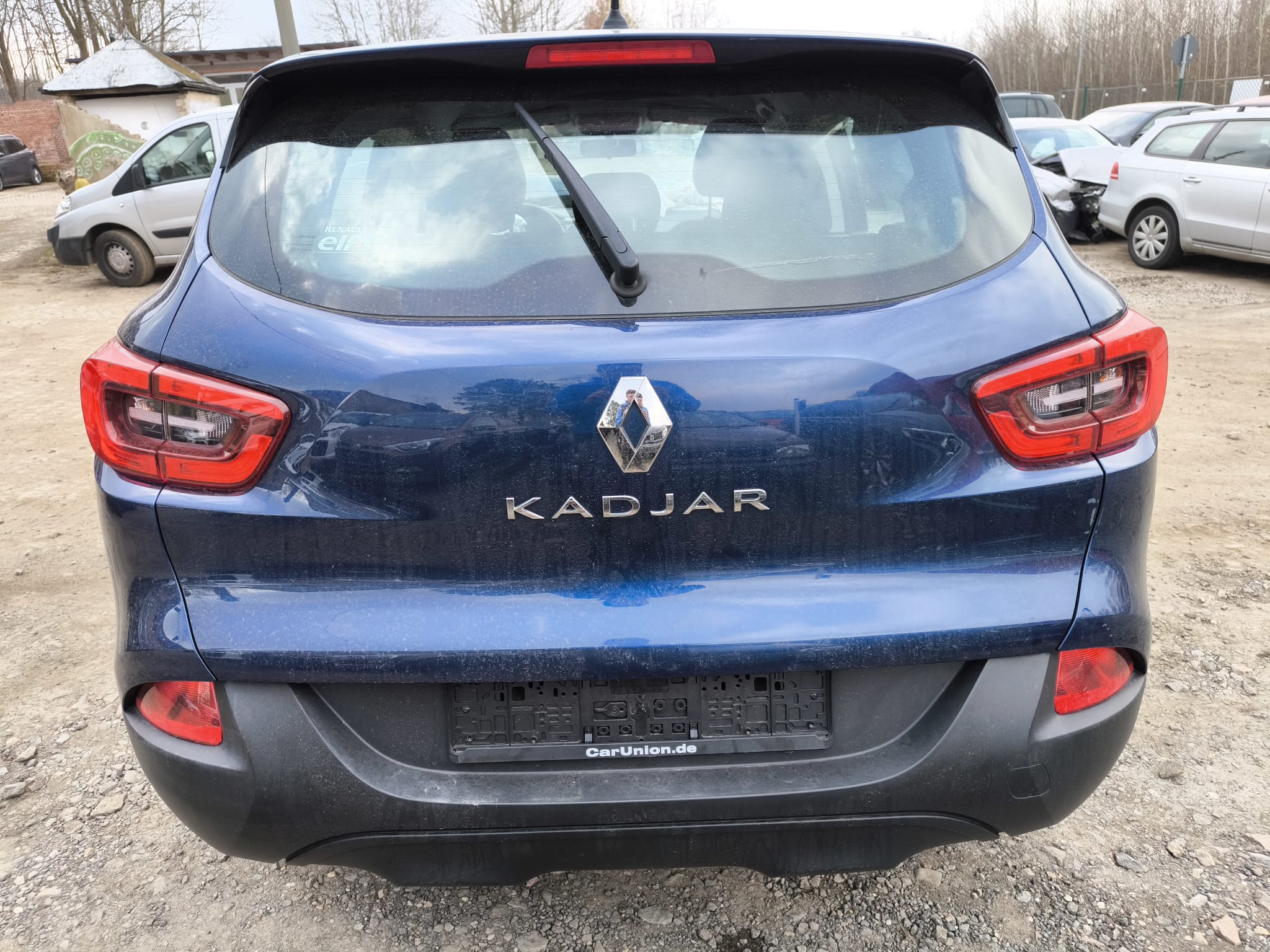 Blauer Renault Kadjar mit Heckschaden als bereits verkauftes Unfallfahrzeug in Weißenfels sicher online verkaufen