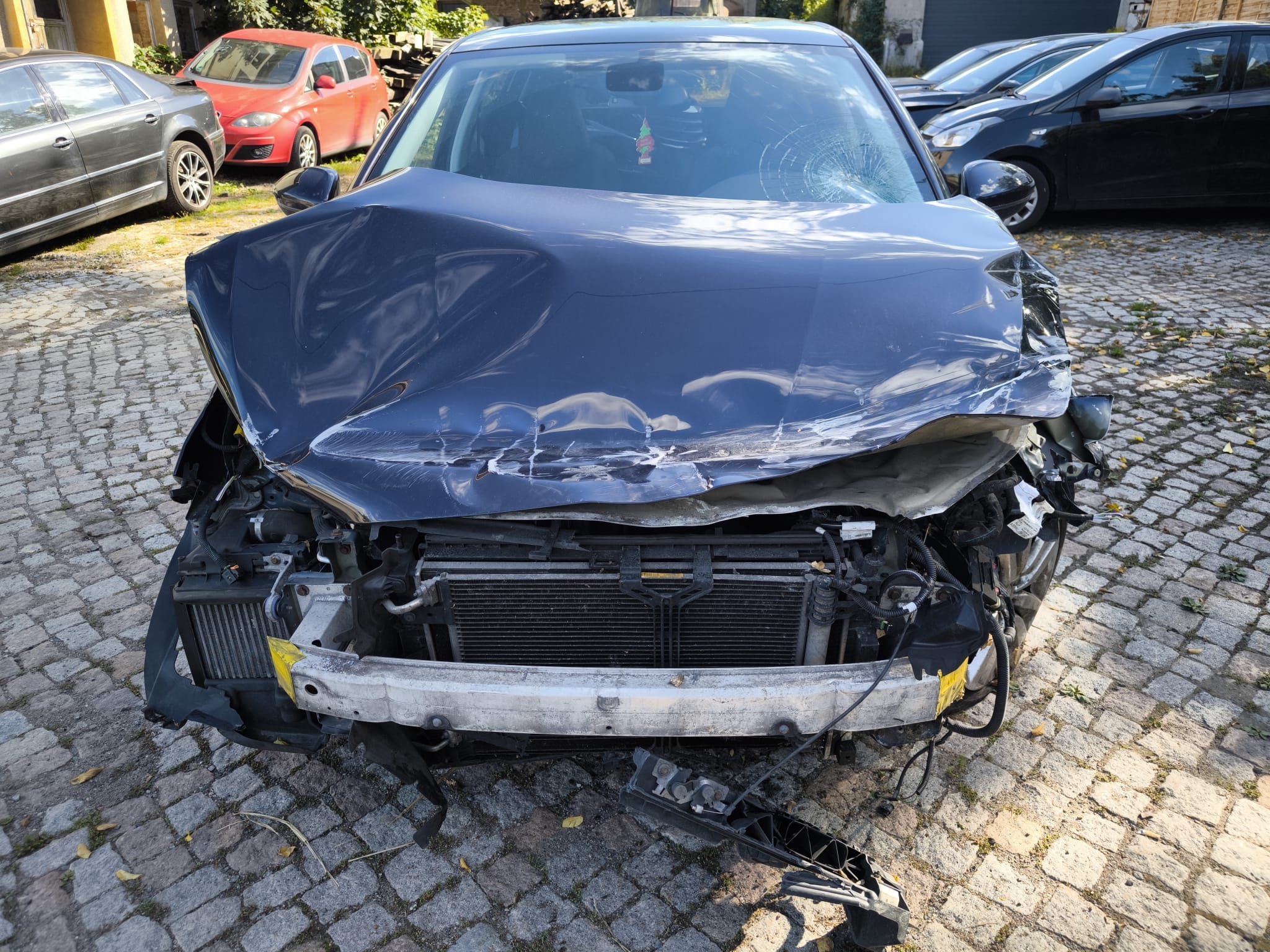 Schwer beschädigten Unfallwagen mit starkem Frontschaden in Weißenfels verkaufen