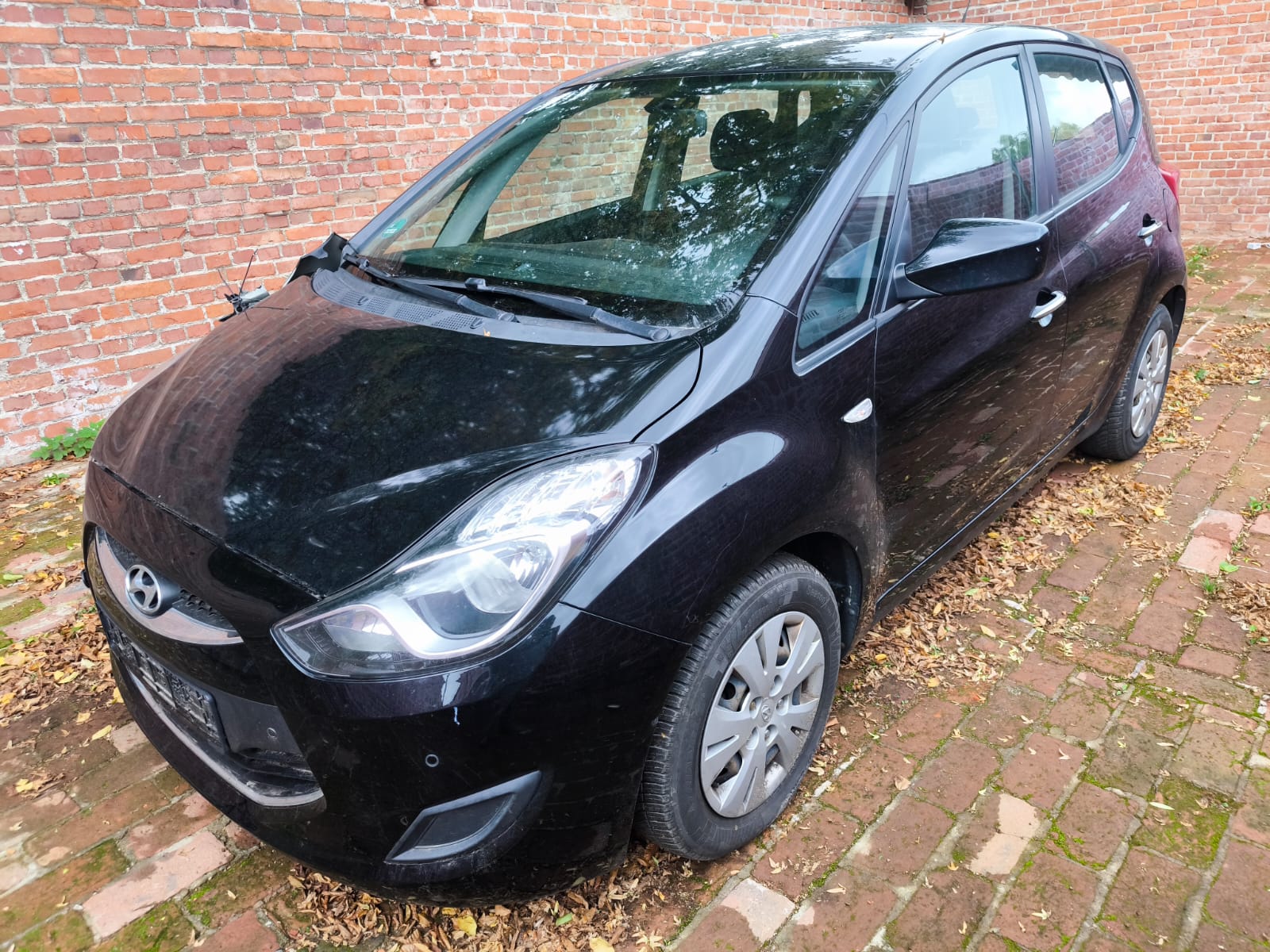 Schwarzen Hyundai ix20 mit technischem Schaden in Wesseling verkaufen