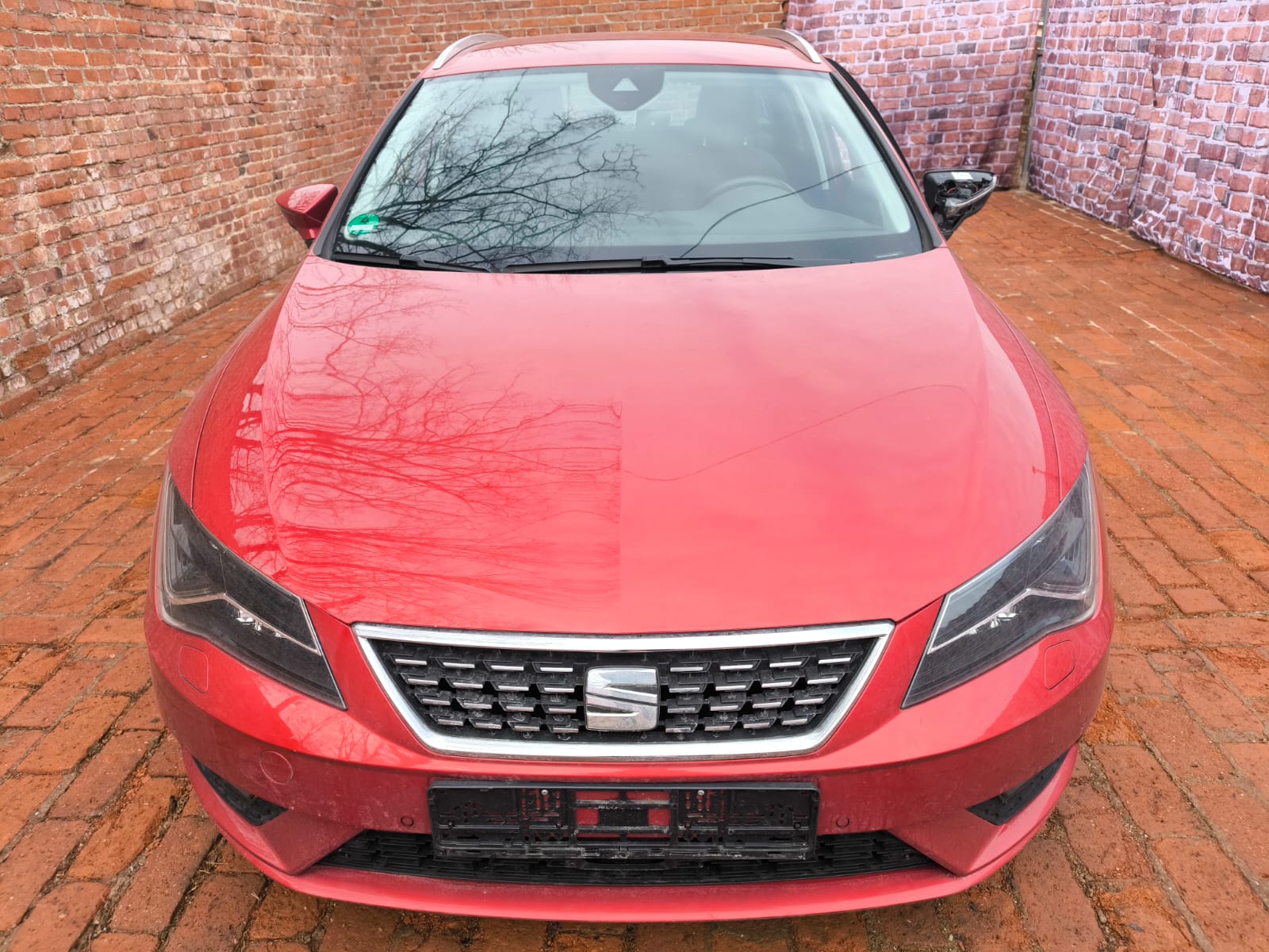 Seat Leon Kombi in Rot mit Motorschaden in Wilhelmshaven verkaufen