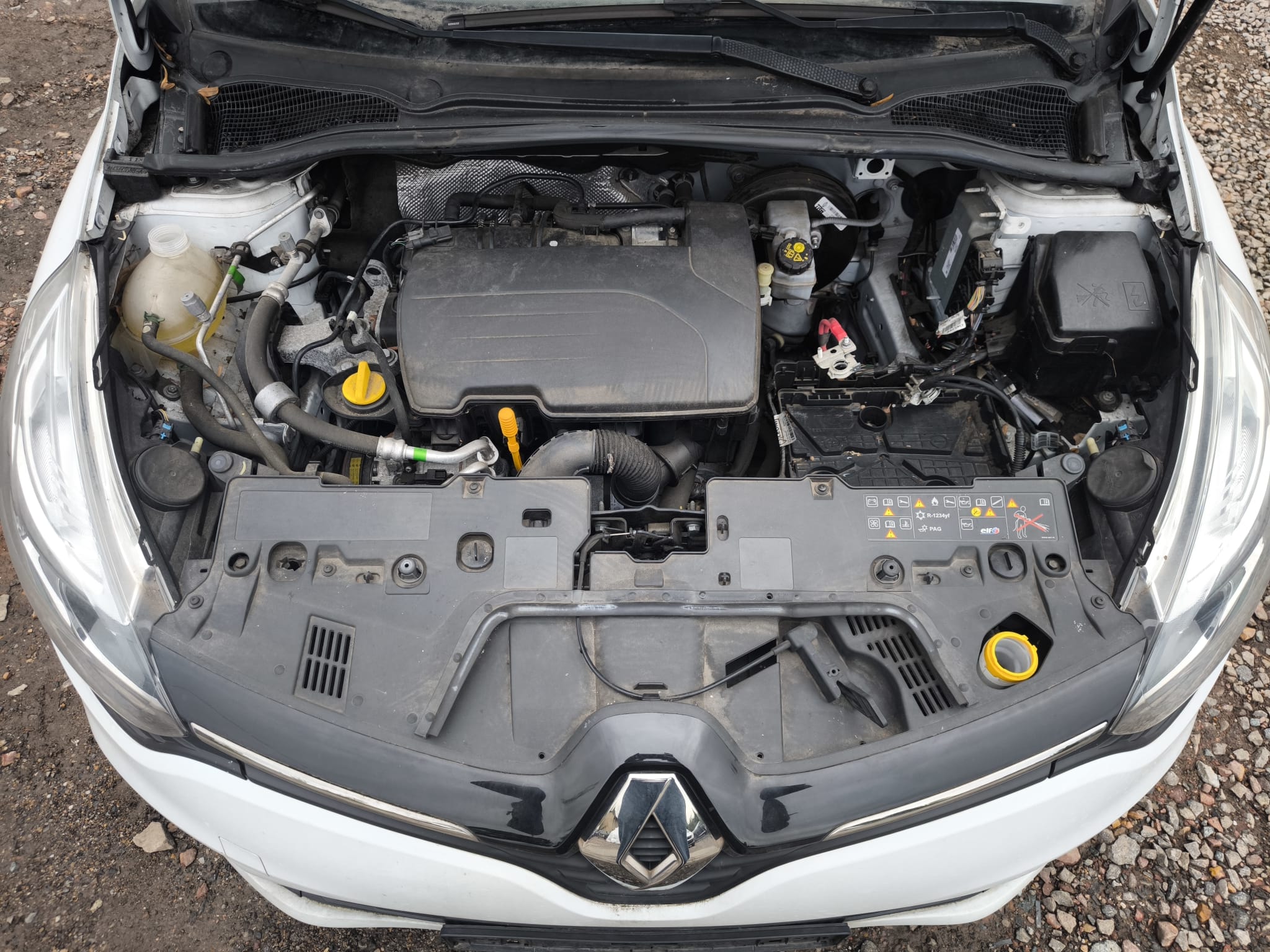 Renault mit Getriebeschaden im Motorraum in Winsen verkaufen