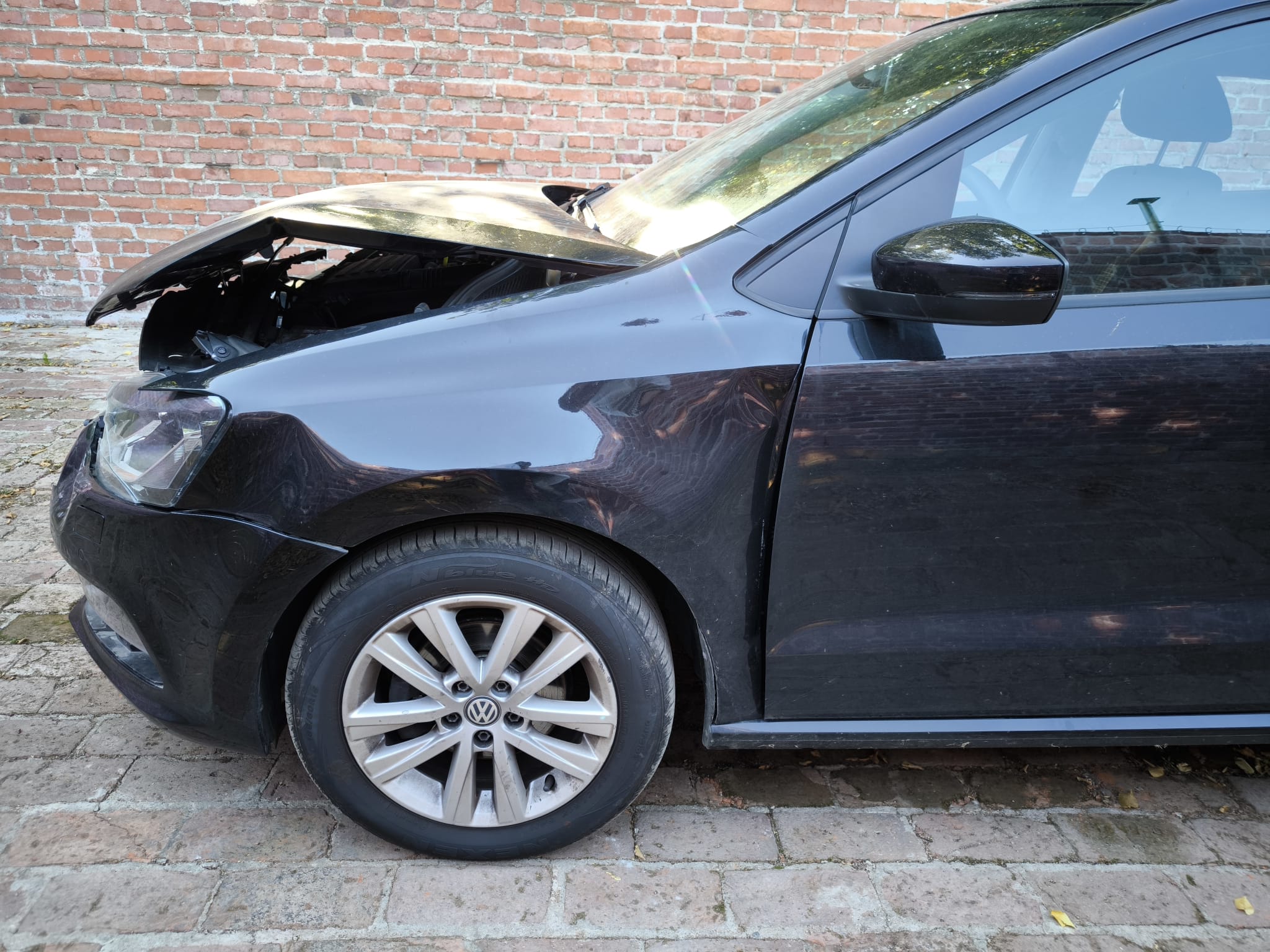 Schwarzen VW Unfallwagen mit Frontschaden in Winsen verkaufen