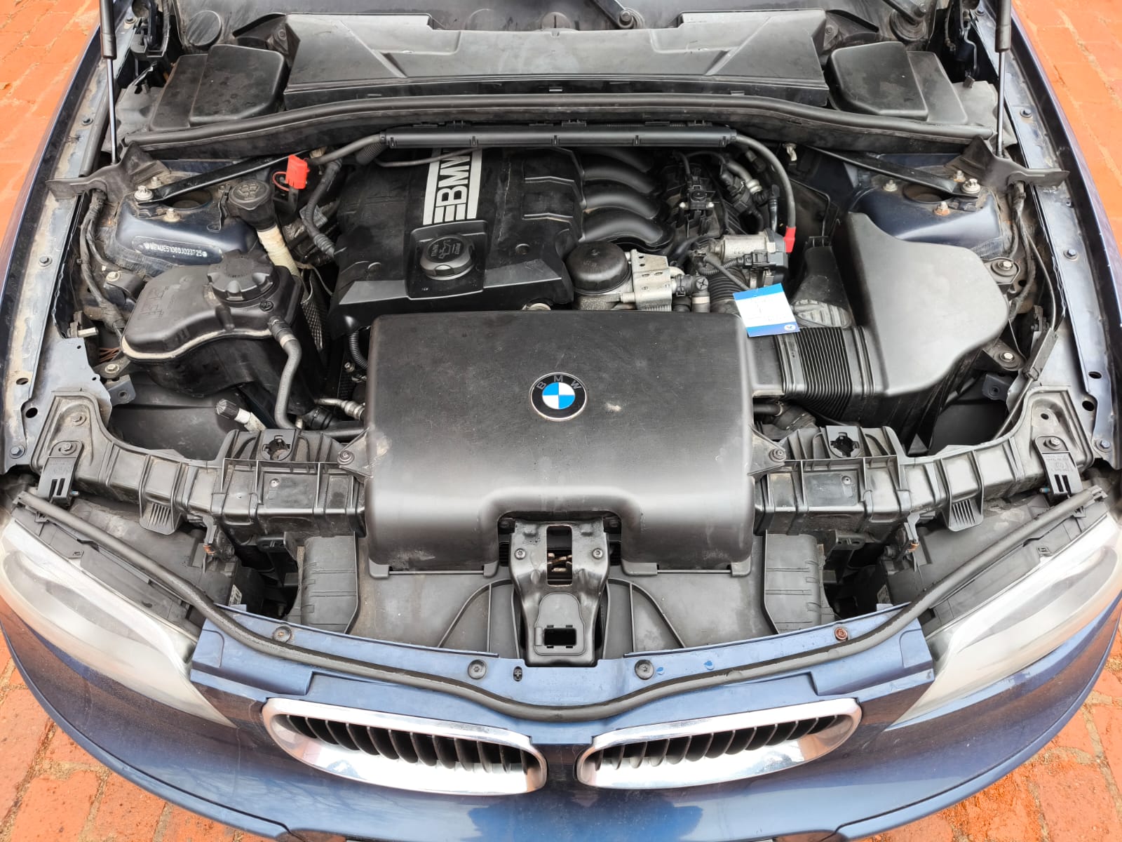 BMW Motorraum mit Motorschaden in Witten für schnellen Auto verkaufen Auftrag