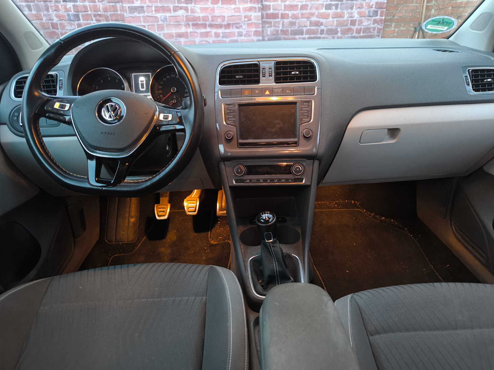 Volkswagen Innenraum nach Verkauf in Wolfenbüttel an Händler für defektes Auto verkaufen