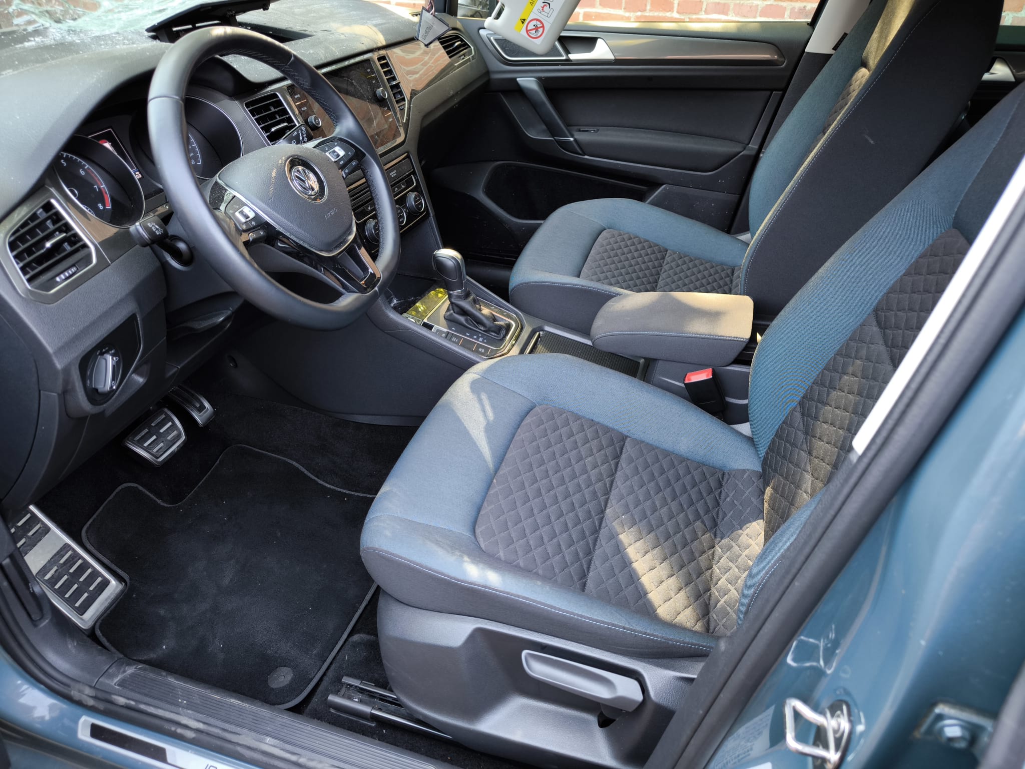 VW Innenraum in gutem Zustand für realistische Autobewertung und Verkauf in Zeitz