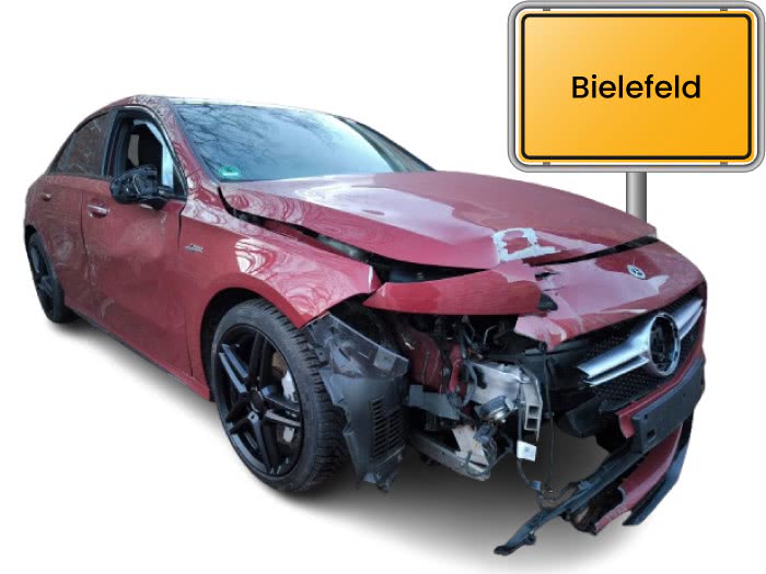 Mercedes-Benz mit Frontschaden beim Unfallauto Ankauf in Bielefeld