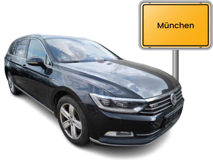 Ein Volkswagen steht beim Autoankauf in München am Ortsschild