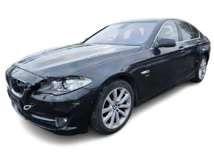 Schwarzer BMW Unfallwagen mit Frontschaden beim Ankauf