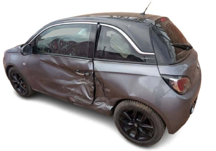 Adam mit Seitenschaden beim Opel-Ankauf