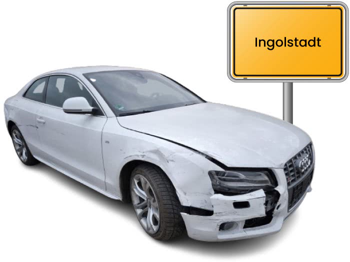 Kaputter Audi beim Autoankauf Ingolstadt mit Ortschaftsschild