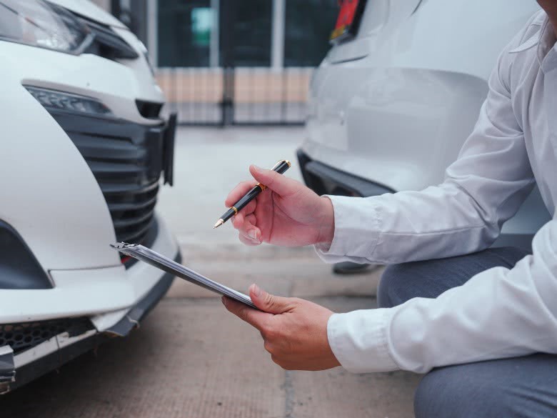 Auto mit Heckschaden Kosten Bewertung