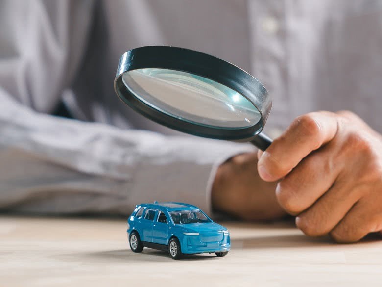 Merkantiler Minderwert des Autos unter der Lupe betrachten