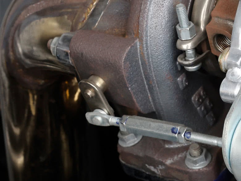 Wastegate Welle-Regler von außen am Turbo